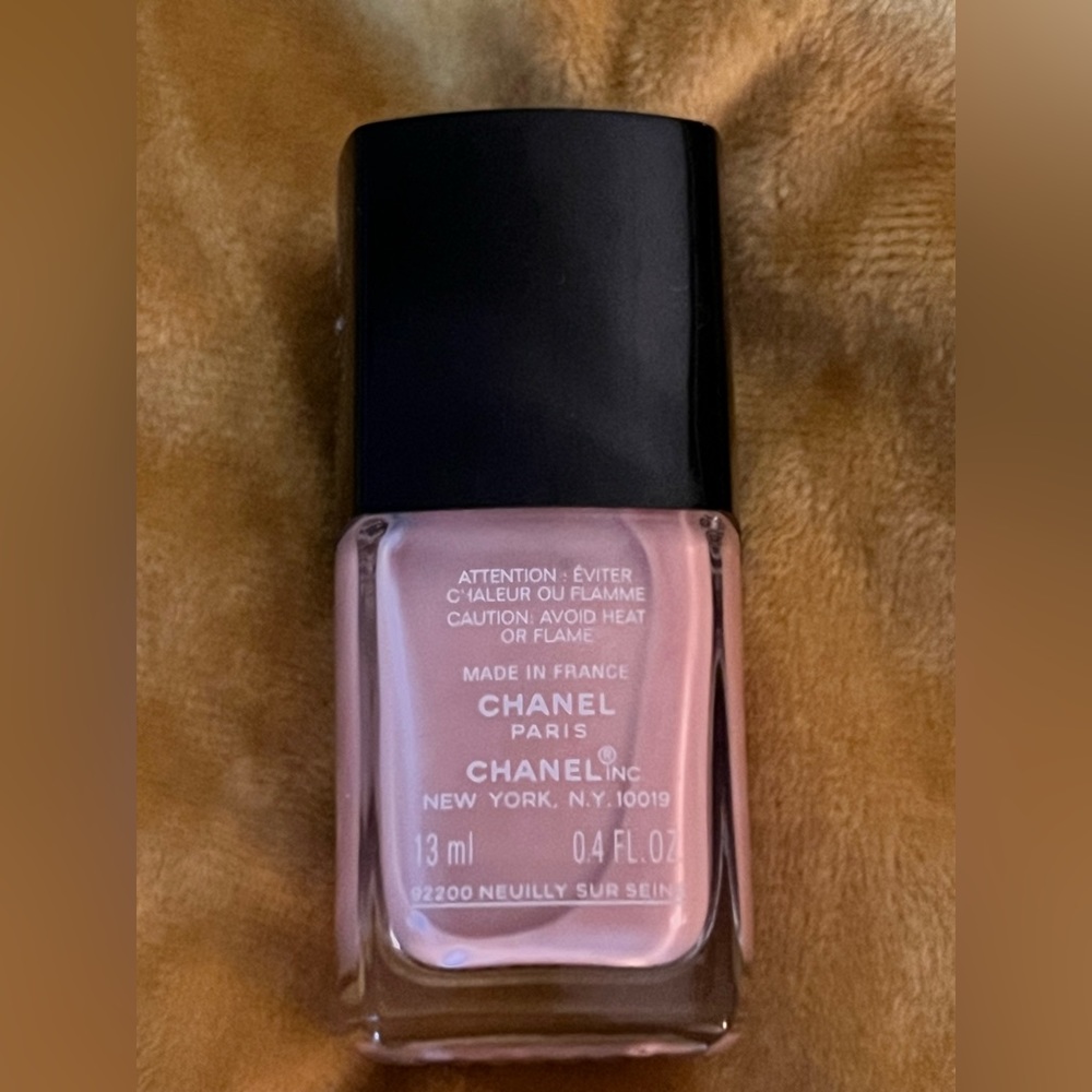 Used once. Chanel precious beige without box/ it’s a soft pinky beige.